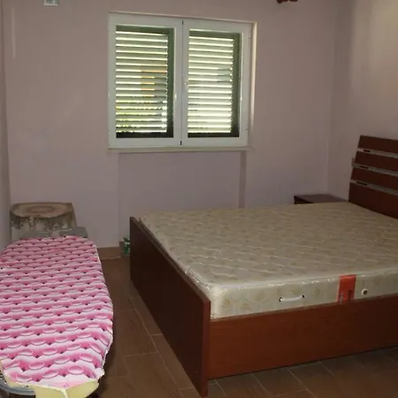 Dom wakacyjny Residenc Tomorr Kutelaj *